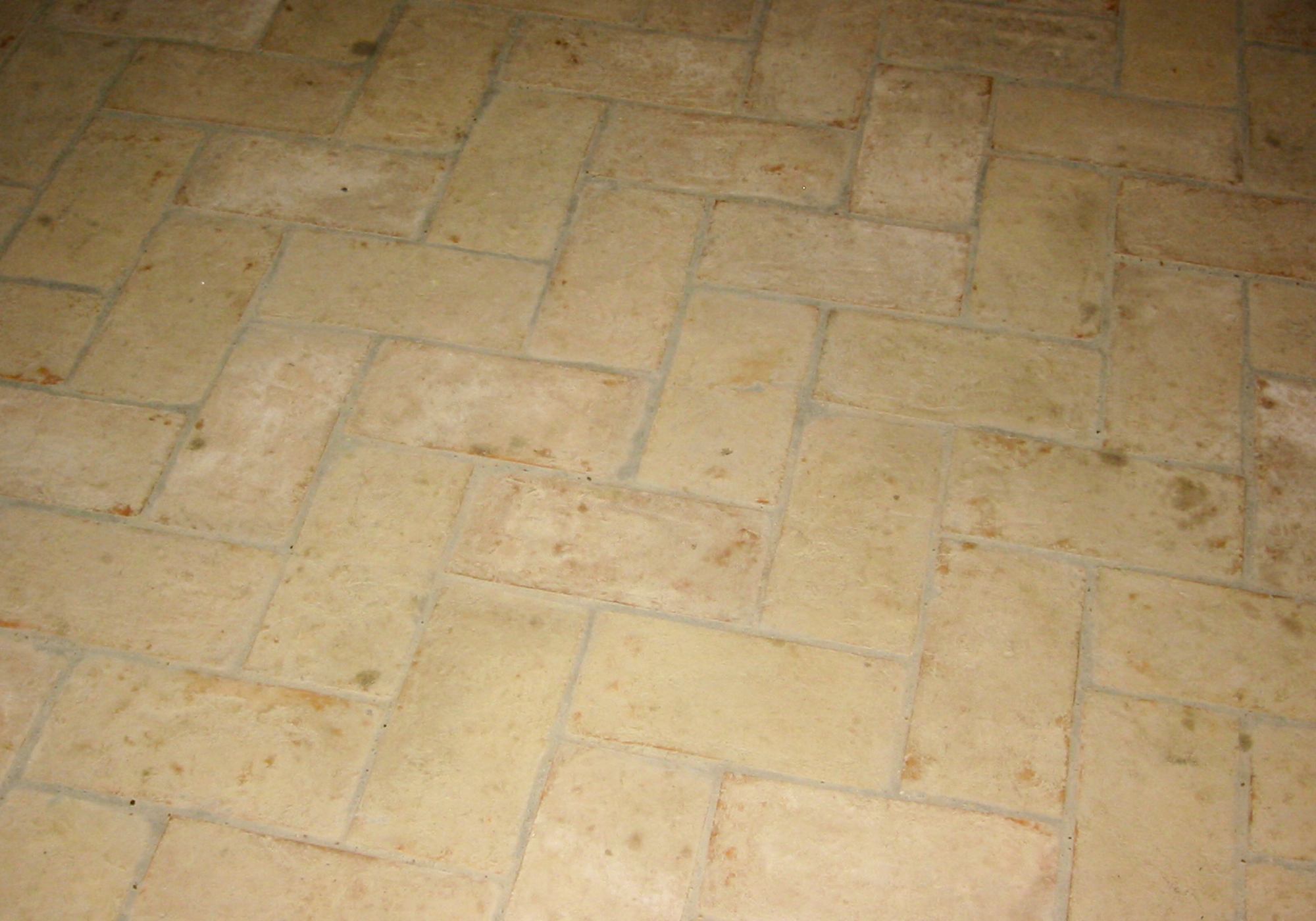 pavimenti con pianelle artigianli gialle anticate