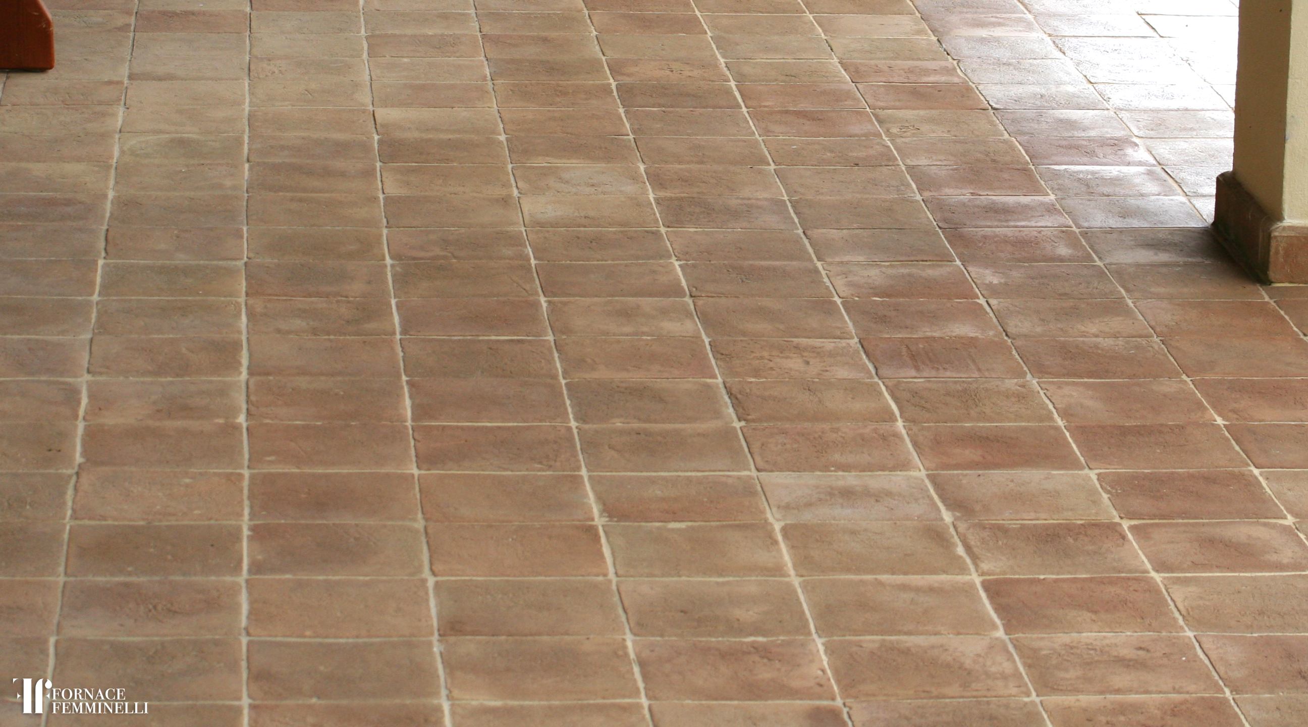 pavimenti esterni mattoni in cotto quadrati